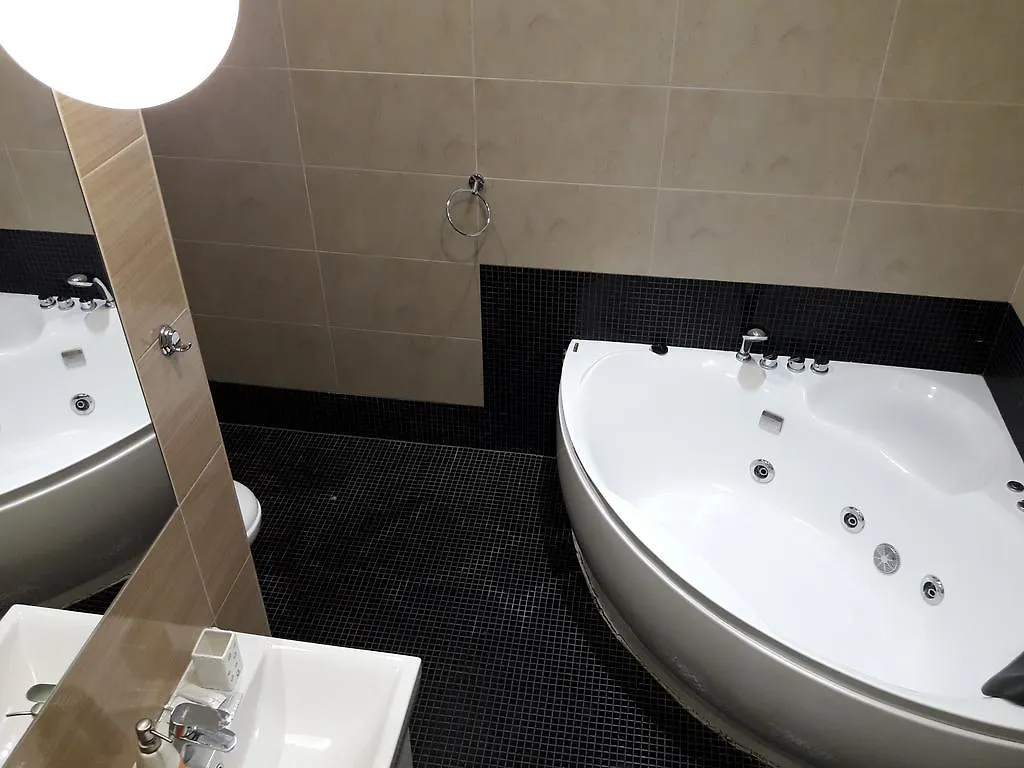 Kreschatik 21 With Terrace 2Br Kyiv Ukraine