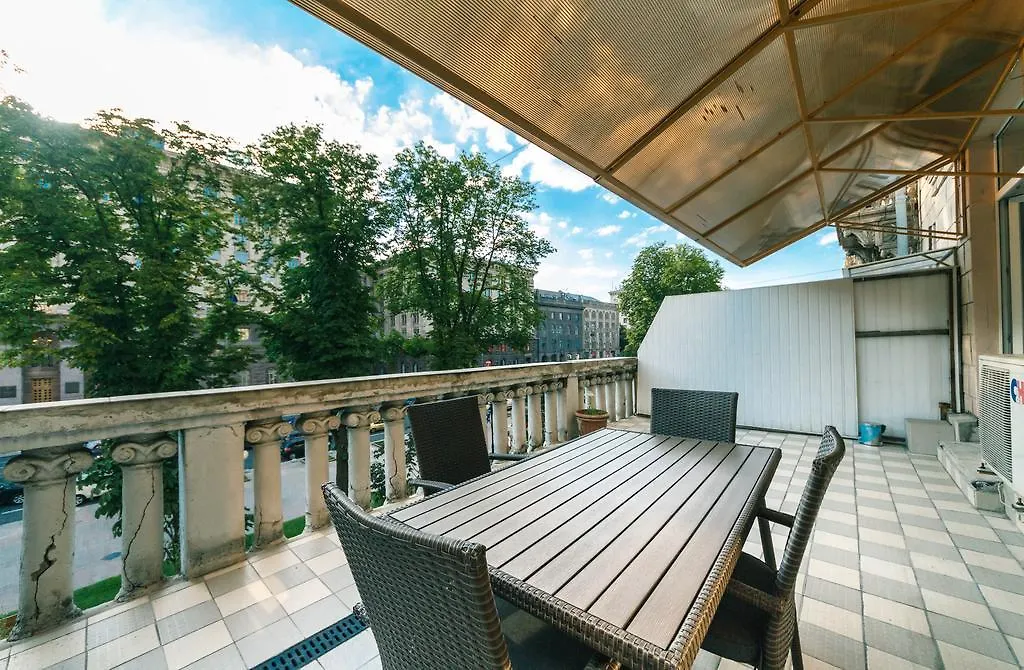 Kreschatik 21 With Terrace 2Br Kyiv