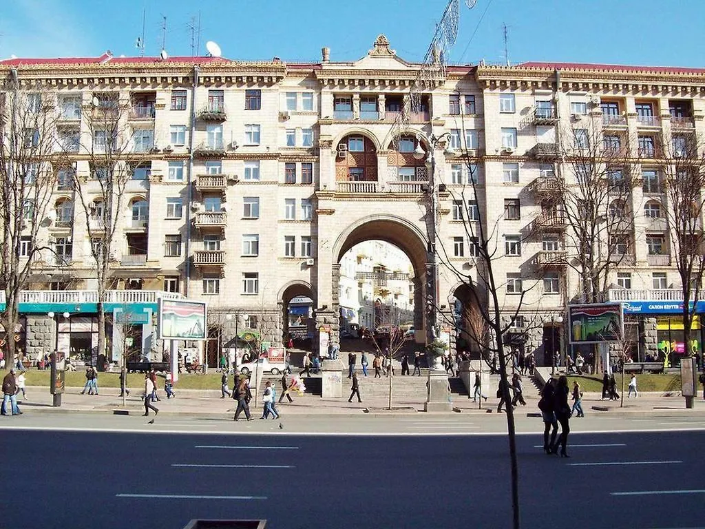 Kreschatik 21 With Terrace 2Br Kyiv Apartment