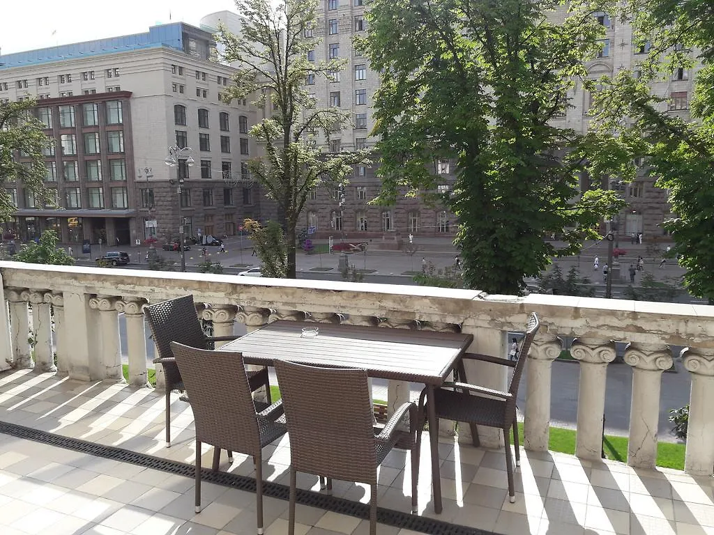 Kreschatik 21 With Terrace 2Br Kyiv Apartment
