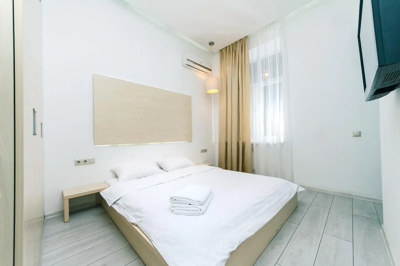 Kreschatik 21 With Terrace 2Br Kyiv Apartment