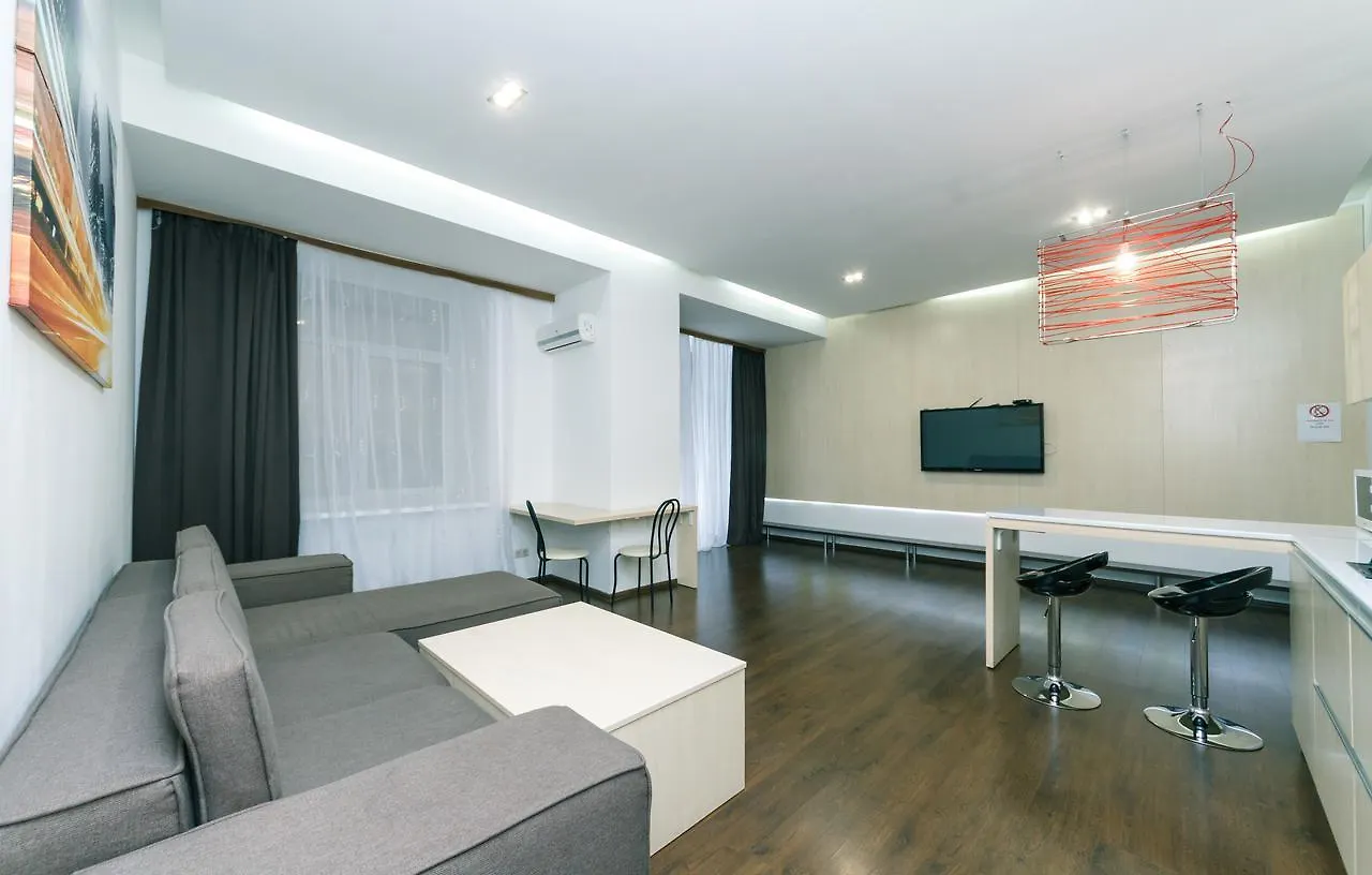 Kreschatik 21 With Terrace 2Br Kyiv Apartment
